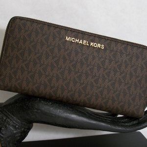 Michael Kors Large Continental Wristlet